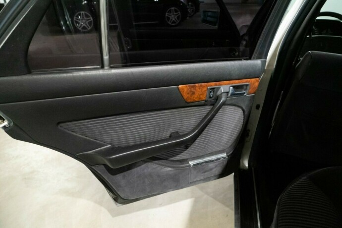 mercedes-benz-s-klasse-bensin-1985-big-8