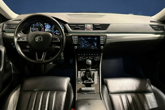 skoda-superb-diesel-2016-big-15