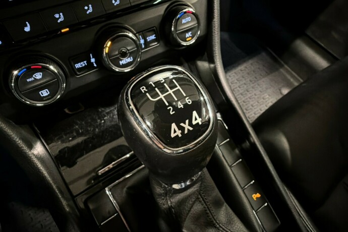 skoda-superb-diesel-2016-big-18