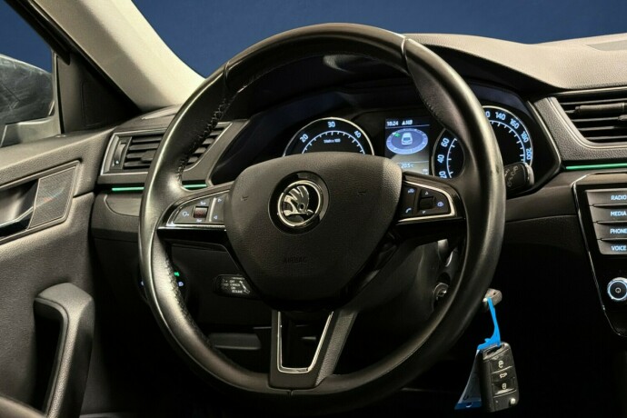 skoda-superb-diesel-2016-big-16