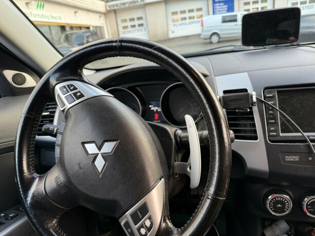 mitsubishi-outlander-diesel-2012-big-10