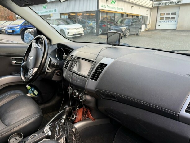 mitsubishi-outlander-diesel-2012-big-9