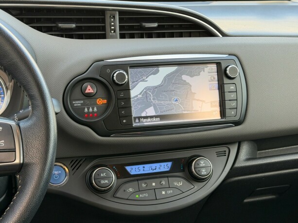 toyota-yaris-elektrisitetbensin-2015-big-8