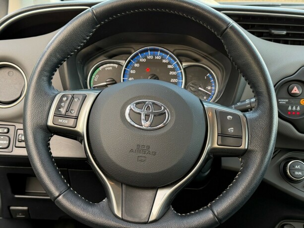 toyota-yaris-elektrisitetbensin-2015-big-15