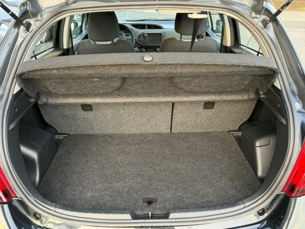 toyota-yaris-elektrisitetbensin-2015-big-16