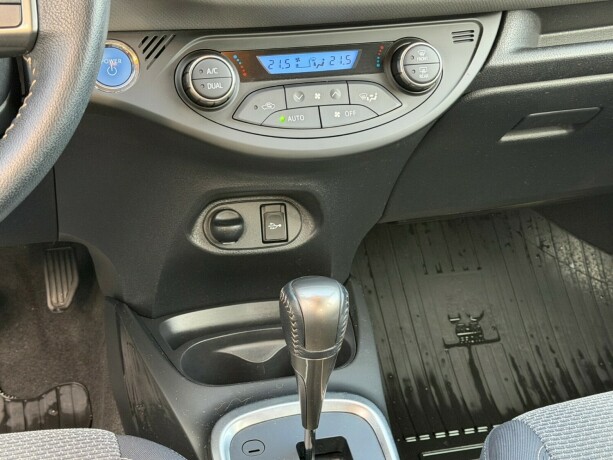 toyota-yaris-elektrisitetbensin-2015-big-10