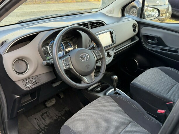 toyota-yaris-elektrisitetbensin-2015-big-6