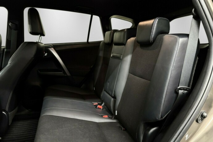 toyota-rav4-elektrisitetbensin-2018-big-16