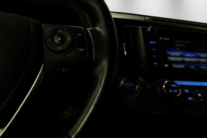 toyota-rav4-elektrisitetbensin-2018-big-13