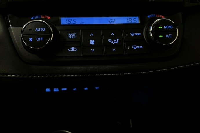 toyota-rav4-elektrisitetbensin-2018-big-23