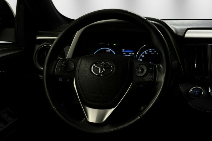 toyota-rav4-elektrisitetbensin-2018-big-10