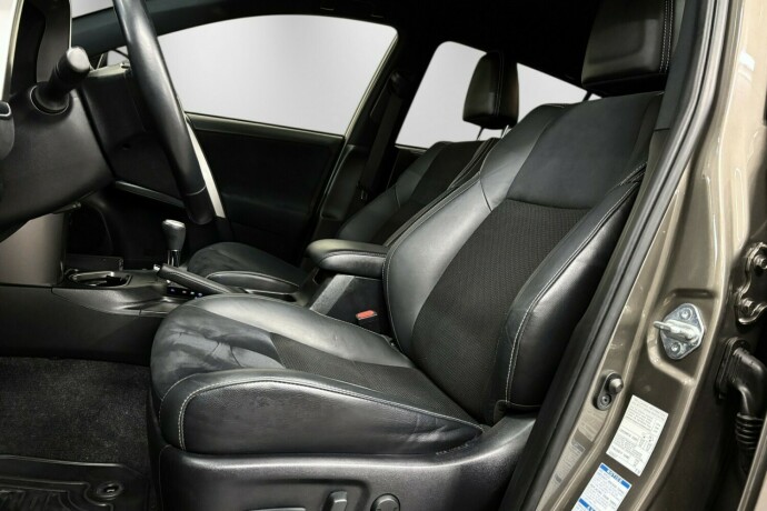 toyota-rav4-elektrisitetbensin-2018-big-15