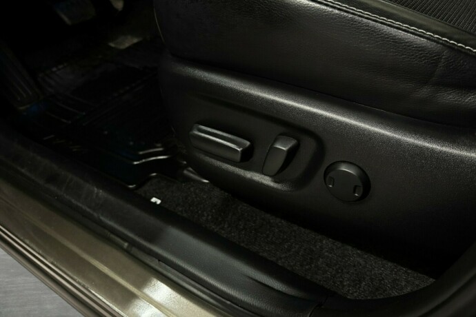 toyota-rav4-elektrisitetbensin-2018-big-18