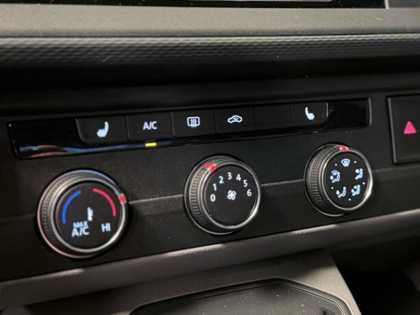 volkswagen-transporter-diesel-2024-big-18