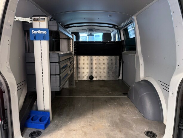 volkswagen-transporter-diesel-2024-big-24