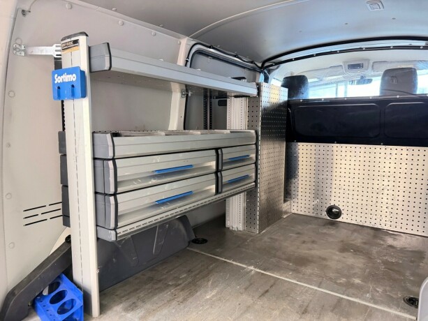 volkswagen-transporter-diesel-2024-big-25