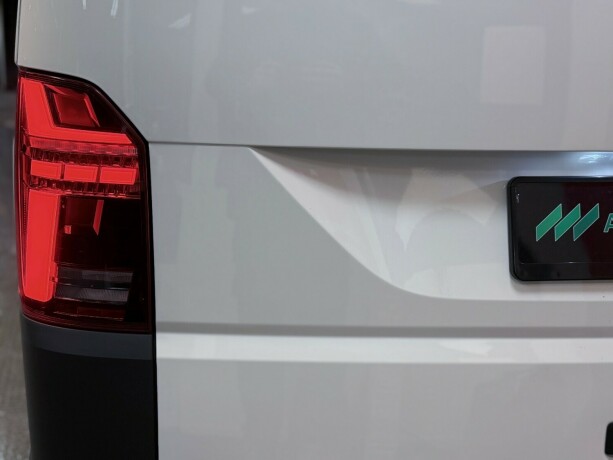 volkswagen-transporter-diesel-2024-big-28