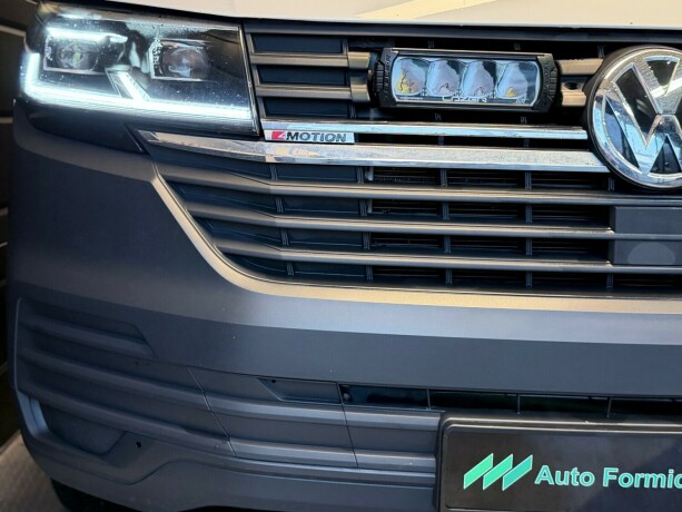 volkswagen-transporter-diesel-2024-big-26