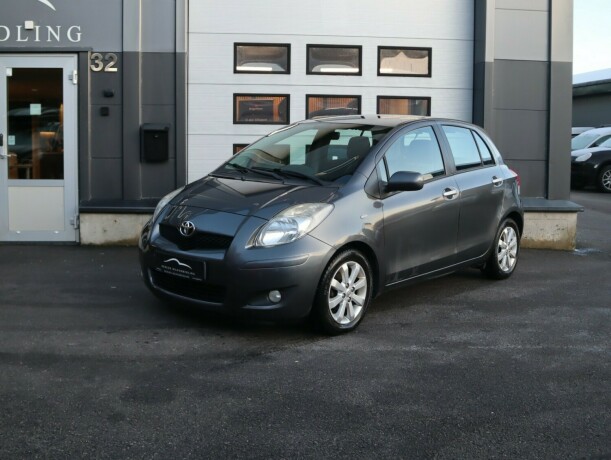 toyota-yaris-bensin-2011-big-0