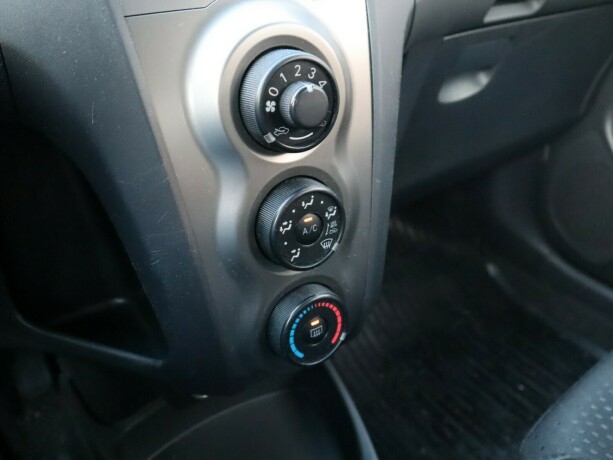 toyota-yaris-bensin-2011-big-10