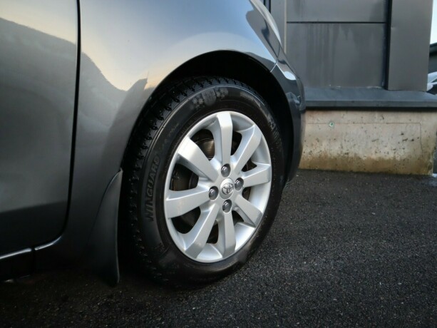 toyota-yaris-bensin-2011-big-12