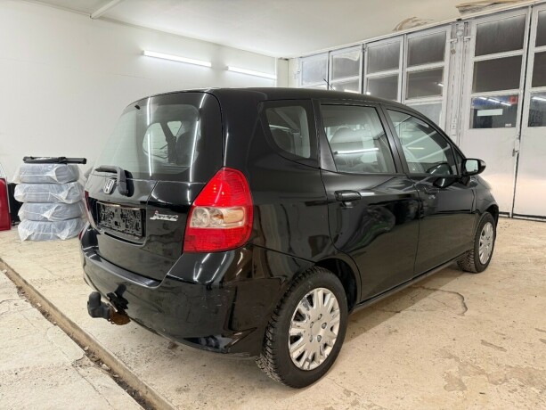 honda-jazz-bensin-2007-big-3