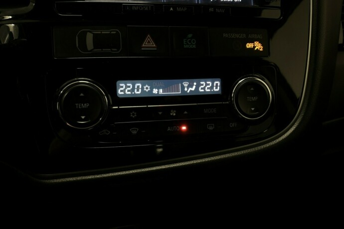 mitsubishi-outlander-elektrisitetbensin-2016-big-21