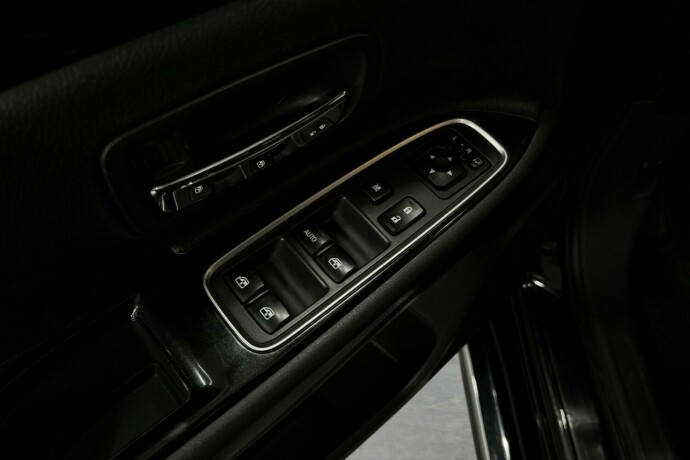 mitsubishi-outlander-elektrisitetbensin-2016-big-12