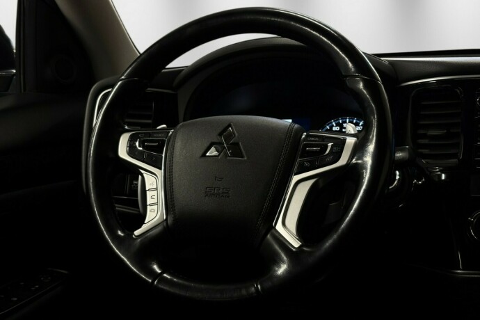 mitsubishi-outlander-elektrisitetbensin-2016-big-16