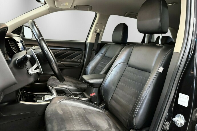 mitsubishi-outlander-elektrisitetbensin-2016-big-11