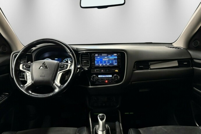 mitsubishi-outlander-elektrisitetbensin-2016-big-15