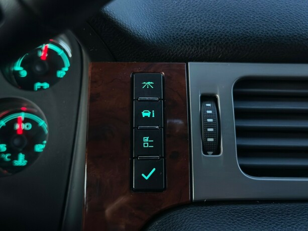 chevrolet-tahoe-bensin-2014-big-27