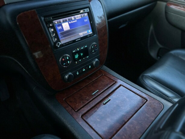 chevrolet-tahoe-bensin-2014-big-17