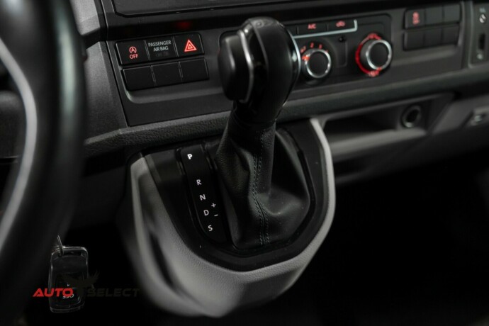 volkswagen-transporter-diesel-2018-big-27