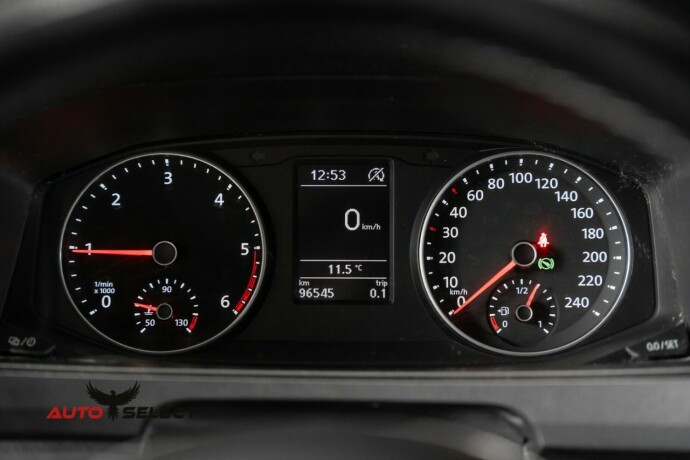 volkswagen-transporter-diesel-2018-big-23