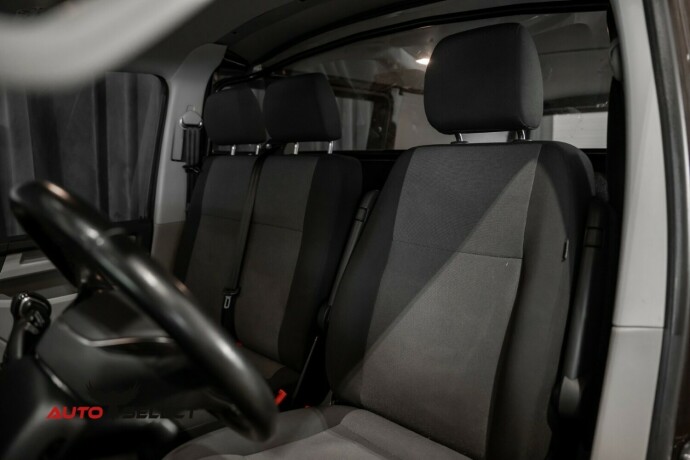 volkswagen-transporter-diesel-2018-big-19