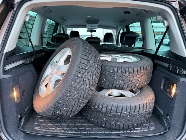 volkswagen-sharan-diesel-2011-big-22