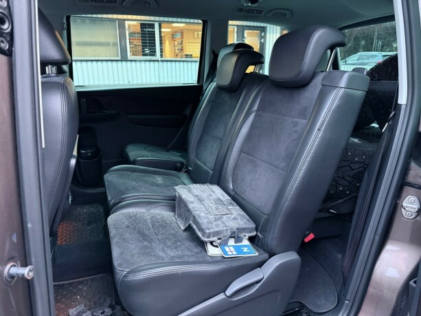 volkswagen-sharan-diesel-2011-big-12