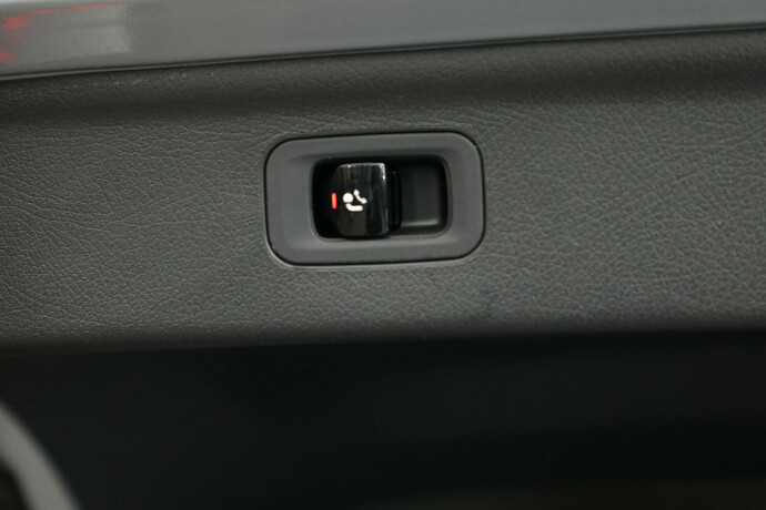 mercedes-benz-eqe-suv-elektrisitet-2023-big-41