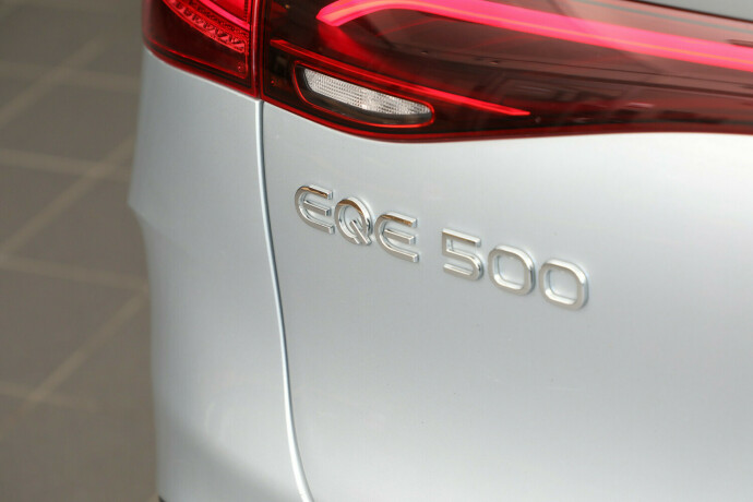 mercedes-benz-eqe-suv-elektrisitet-2023-big-38