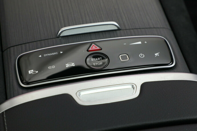 mercedes-benz-eqe-suv-elektrisitet-2023-big-25