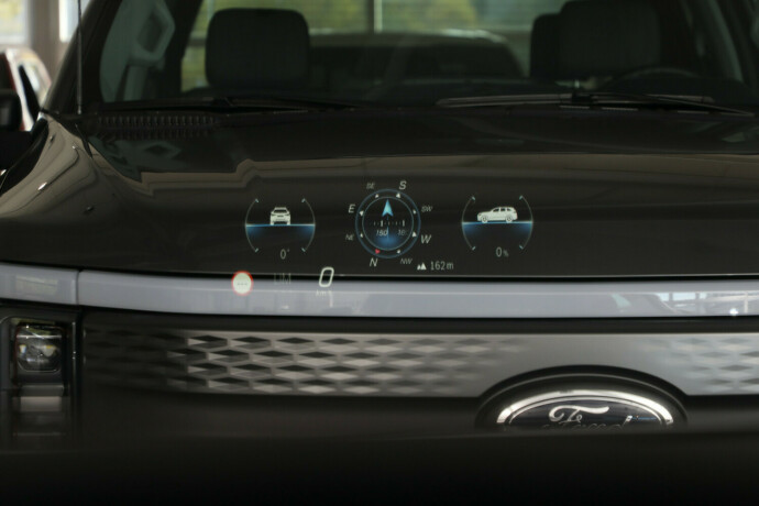 mercedes-benz-eqe-suv-elektrisitet-2023-big-12