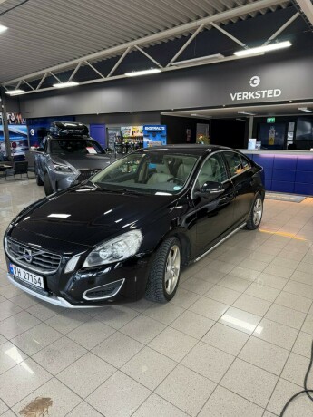 volvo-s60-diesel-2011-big-2