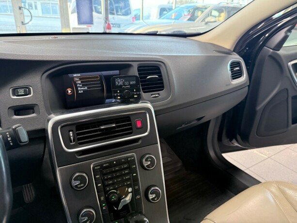 volvo-s60-diesel-2011-big-24