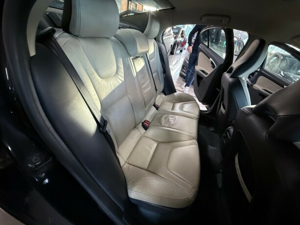 volvo-s60-diesel-2011-big-29