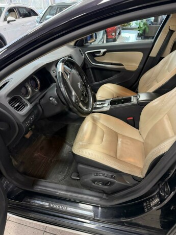 volvo-s60-diesel-2011-big-5