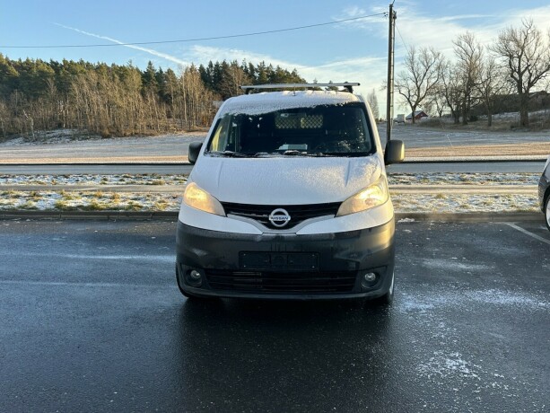 nissan-nv200-diesel-2012-big-1