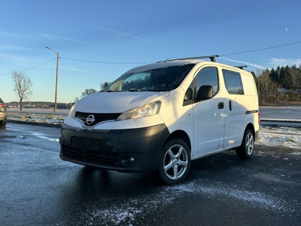 nissan-nv200-diesel-2012-big-0