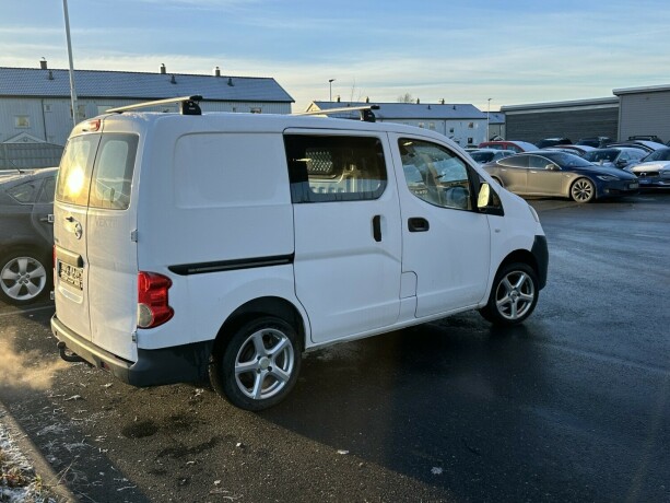 nissan-nv200-diesel-2012-big-3