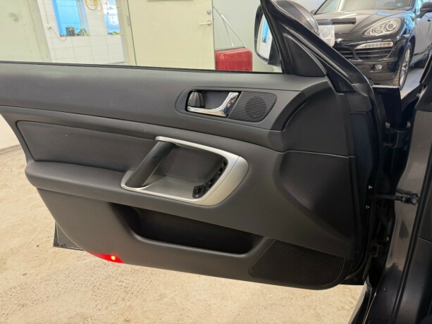 subaru-legacy-bensin-2009-big-24